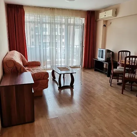 Kamelia Garden Apartment *