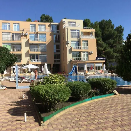 Kamelia Garden Апартамент *
